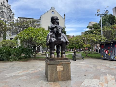 9-Day Essence of Colombia – Bogotá, Medellín & Cartagena, French-speaking guide
