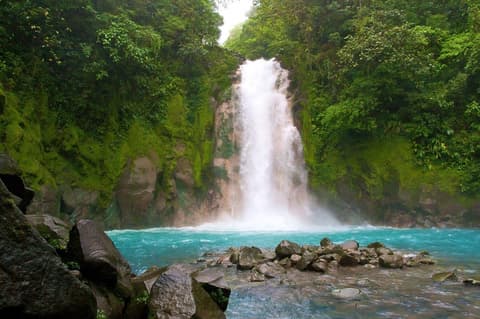 Volcanoes and Cultural Treasures, French-speaking guide