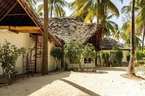 Kinazi Upepo Beach Hotel