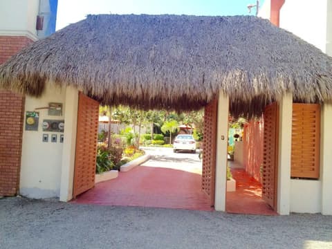 Hotel y Suites Los Encantos