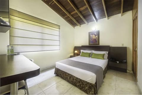 Ayenda 1220 Circular Quinta