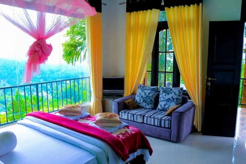 Yoho Hill Forest Cottage