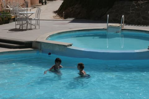 Catherine Plaza Hotel, 