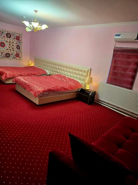 Chor Minor 100 m do Starogo Goroda Priezzhayte kak Gosti Uyezzhayte kak Druz’ya Hotel