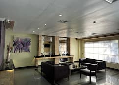 INFINITY PARK HOTEL