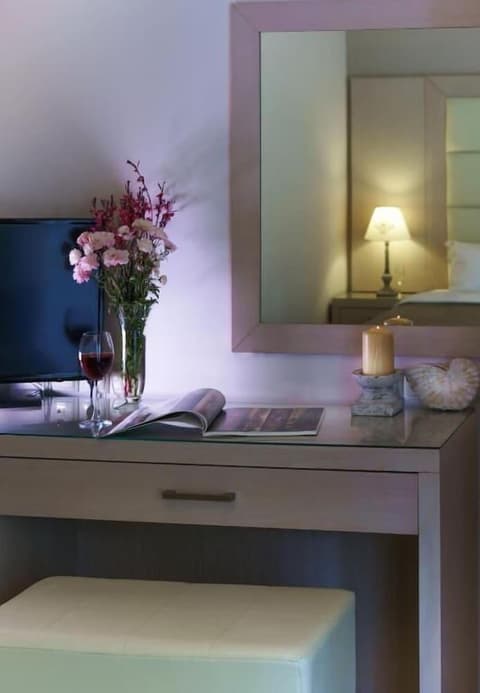 GREEK PRIDE CRONWELL RAHONI