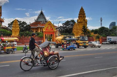 Phnom Penh via Kampong Thom to Siemreap - Departure on Monday