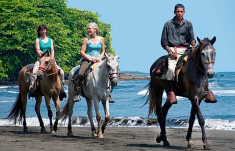 Costarica: Coast 2 coast - From the pacific to the caribbean sea