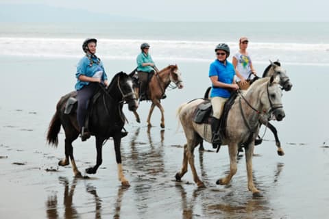 Costarica: Coast 2 coast - From the pacific to the caribbean sea