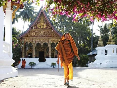 Laos Clásico - Salida el Lunes, Viernes