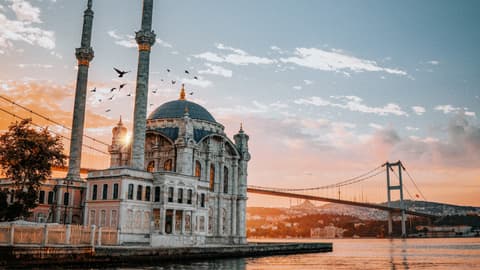 INTRA: Contrastes de Turquía con vuelos de AJet