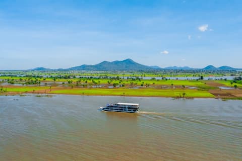 Toum Tiou II - 9 Days Ho Chi Minh to Siem Reap