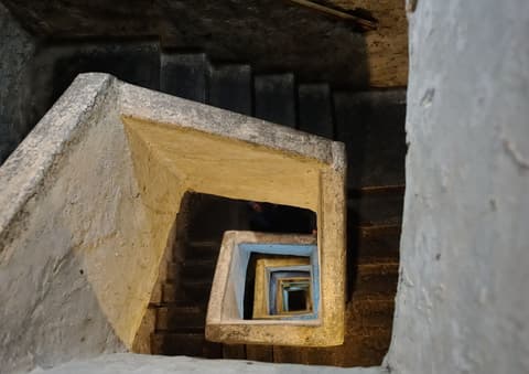 Entre esoterismo, pizzas y Lacryma Christi