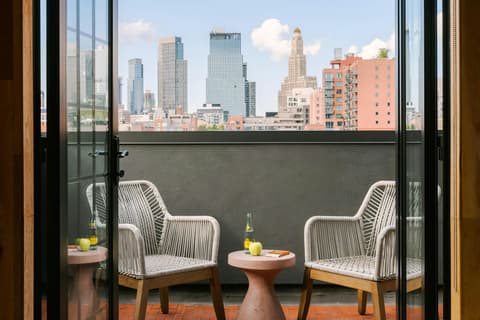 The Industrialist Hotel Gowanus Brooklyn, Sonder