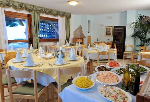 Park Hotel Bellevue, RESTAURANT