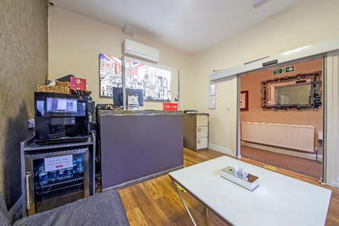 OYO London 24 Sussex, GENERAL