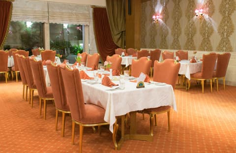 Zandiyeh Hotel, RESTAURANT