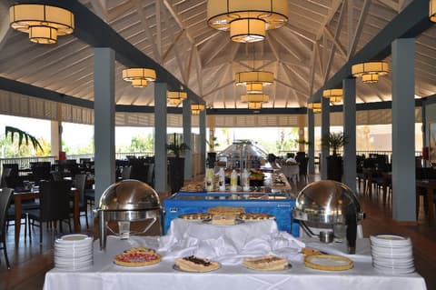 Memories Flamenco Beach Resort, RESTAURANT