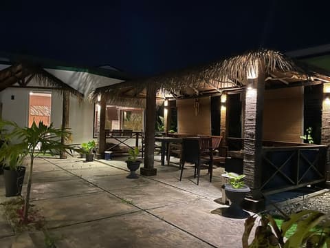 Himeyn Beach Inn - Ocho Homes by Eight Continents