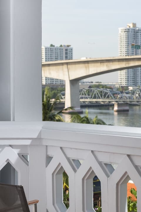 Anantara Riverside Bangkok Resort