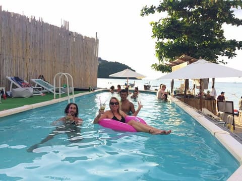 The Beacha Club, Pool