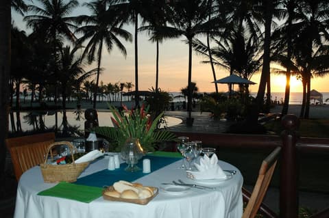 Myanmar Treasure Resort Ngwe Saung, Restaurant