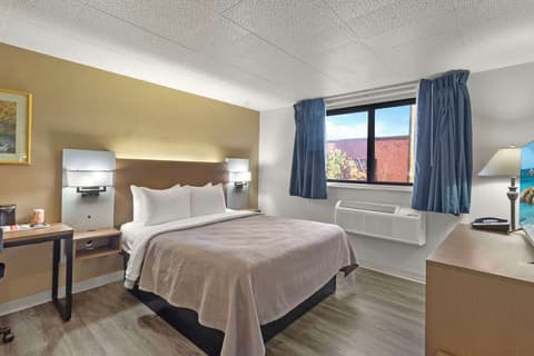 Quality Inn & Suites Green Bay Downtown, Room