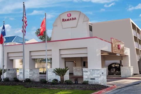 Ramada by Wyndham Austin South, Exterior