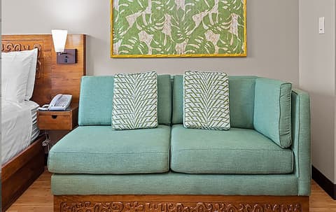 Castle Bamboo Waikīkī Hotel