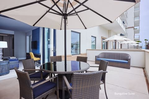 The Waterfront Beach Resort, A Hilton Hotel