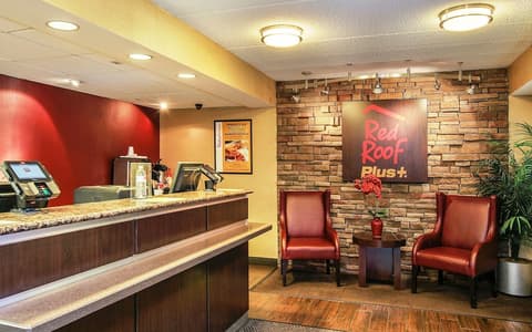 Red Roof Inn PLUS+ Atlanta - Buckhead , Lobby