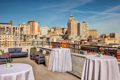 Hotel Adagio, Autograph Collection, Reception