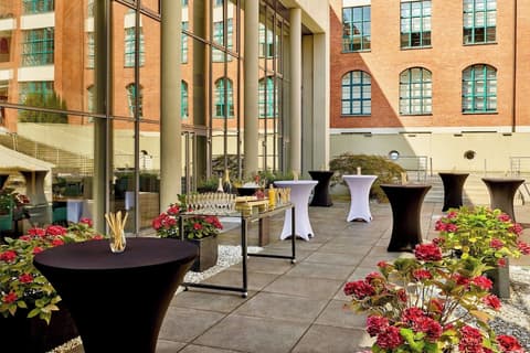 Sheraton Hannover Pelikan Hotel, Reception