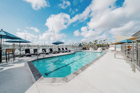 Bay Club Hotel & Marina, Pool
