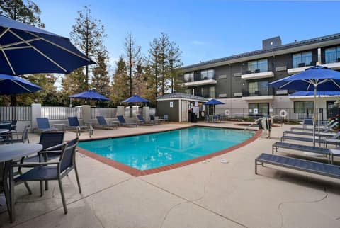 Howard Johnson by Wyndham Fullerton/Anaheim Conference Cntr