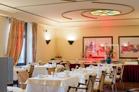 Hotel Milano Regency, Breakfast area