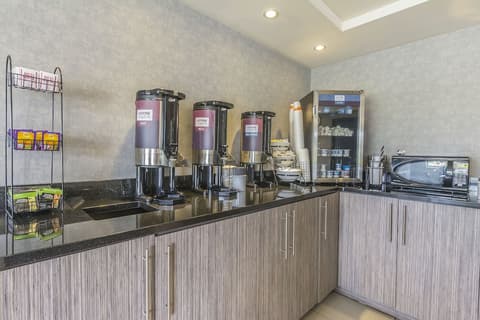 Comfort Inn Levis, Breakfast area