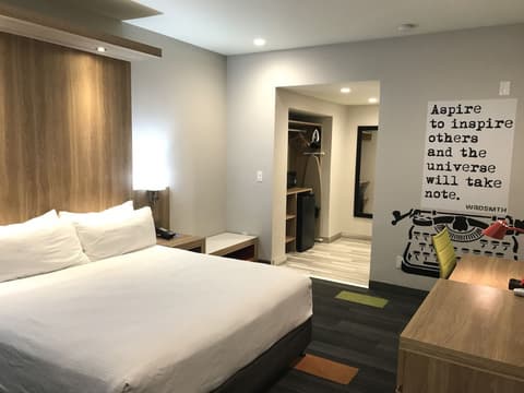 Rodeway Inn near Melrose Ave, Room