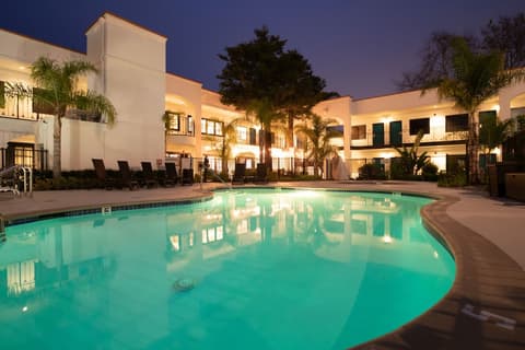 Oxford Suites Pismo Beach, Outdoor pool