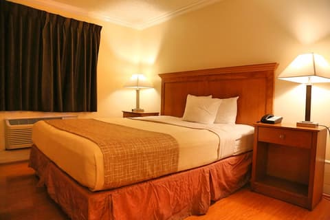 Travelodge by Wyndham Pasadena Central, Room