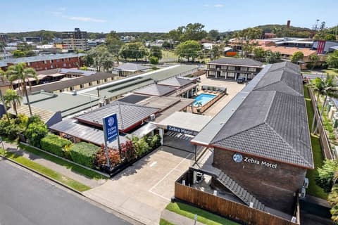 Zebra Motel, Exterior