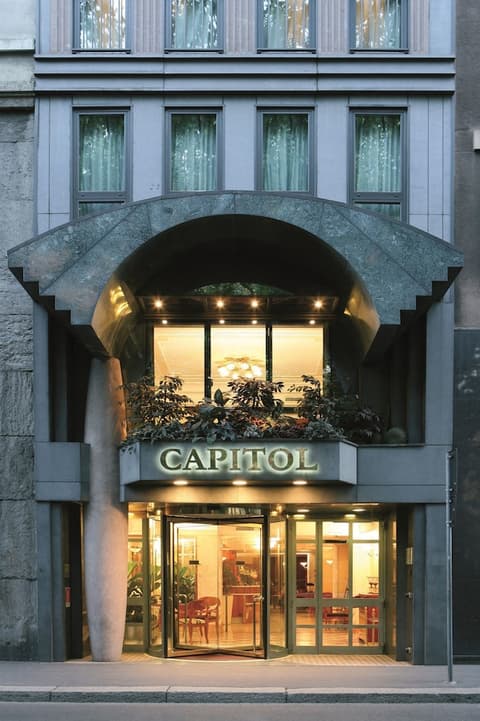 Hotel Capitol, Property entrance