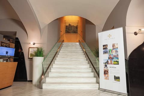 Phi Hotel Principe, Interior entrance