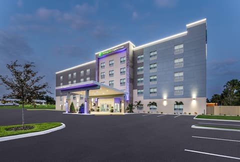 Holiday Inn Express & Suites Tampa Stadium – Airport Area by IHG