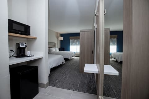 Holiday Inn Express & Suites Tampa Stadium – Airport Area by IHG