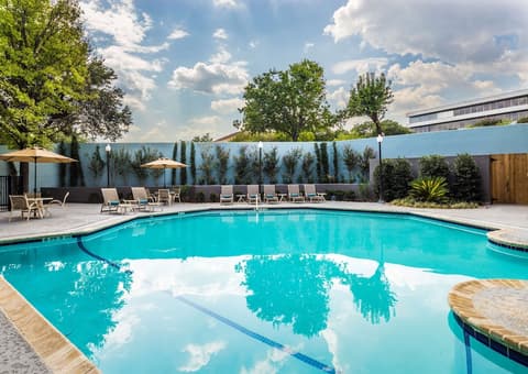 DoubleTree by Hilton Hotel Austin Northwest Arboretum, Pool