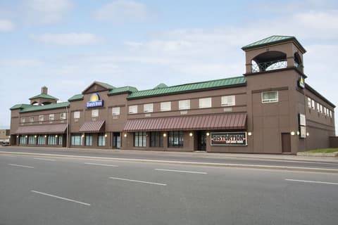 Days Inn by Wyndham Calgary South, Front of property