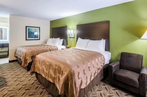 Quality Inn Tanglewood, Room