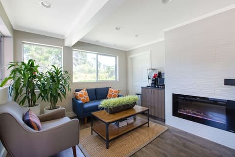 Days Inn by Wyndham Monterey-Fisherman's Wharf Aquarium, Lobby