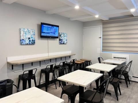 Econo Lodge Motel Village